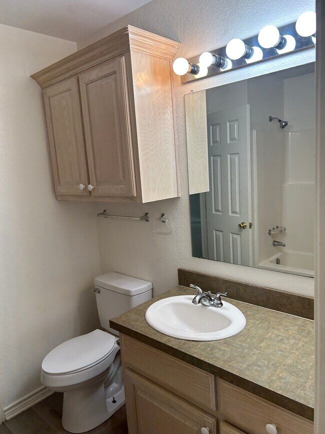 Building Photo - 2920 W Parnell St