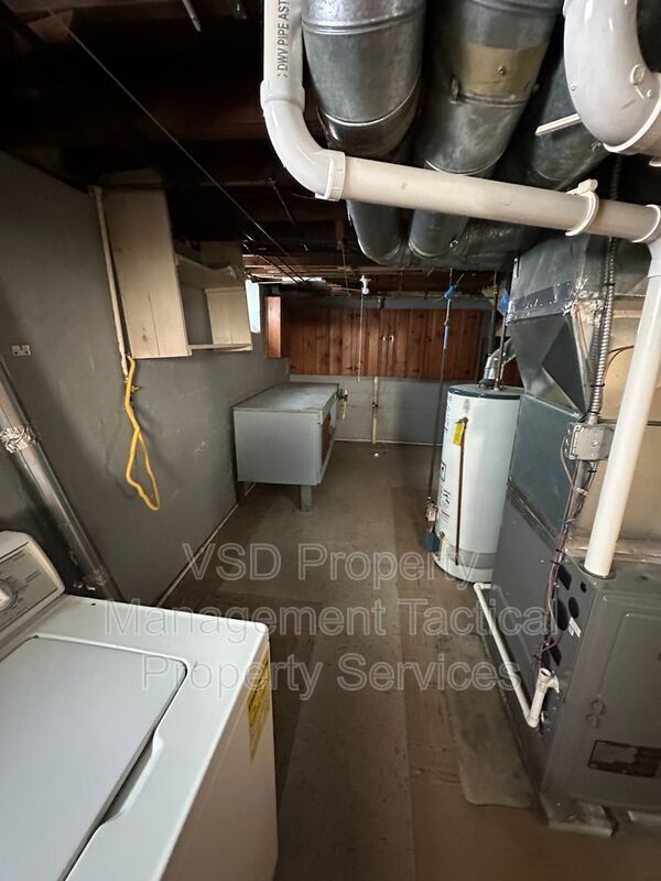 Building Photo - 10301 Granger Rd