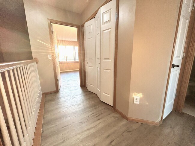 Building Photo - Spacious 3-Bed, 2.5-Bath Townhome in Anken...