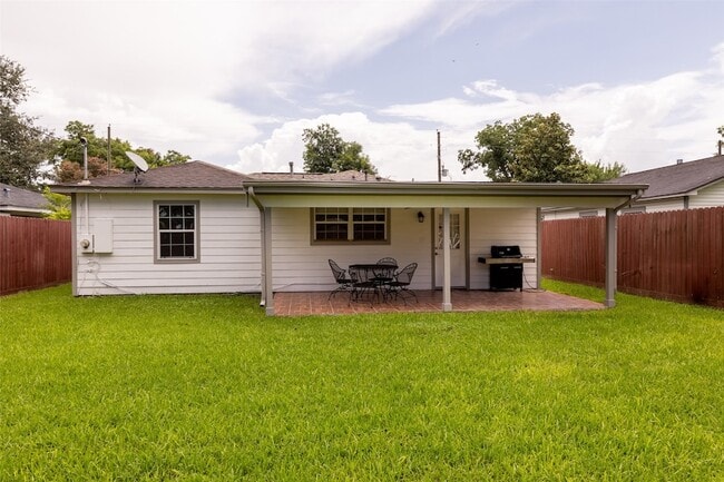 Building Photo - 519 Guyer St