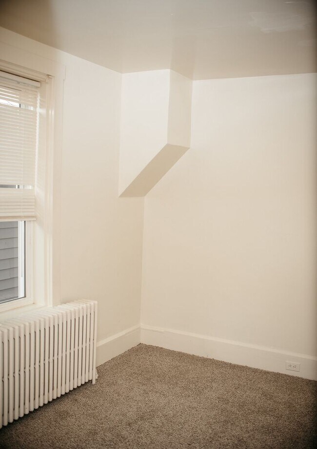 Building Photo - 204 E High St