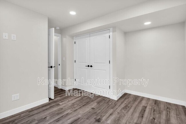 Building Photo - 1432 E Daylily Ct