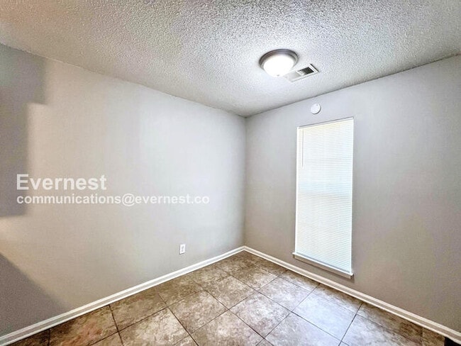 Building Photo - 6205 Somerset Cove