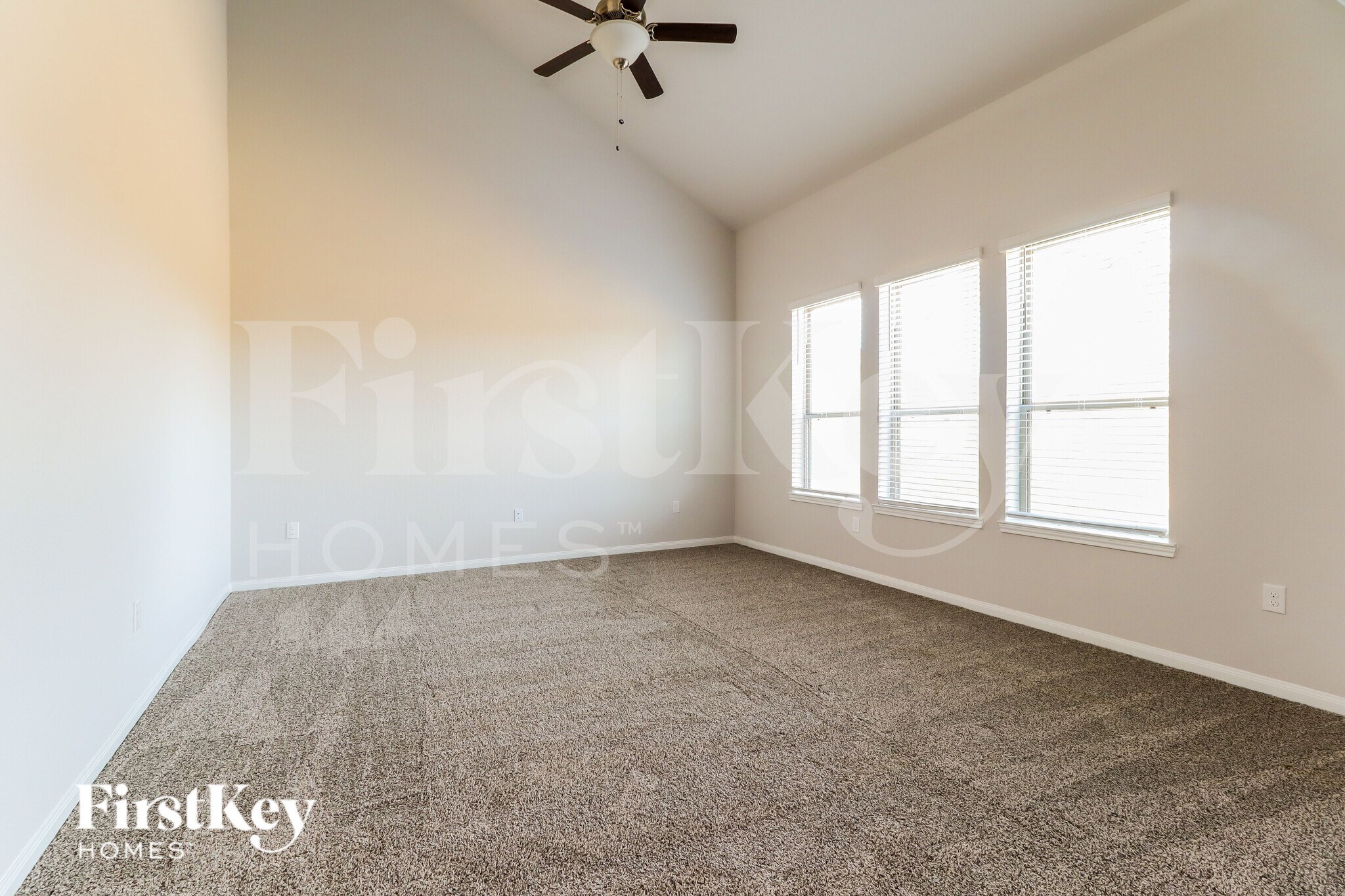 Building Photo - 14705 Country Club Dr