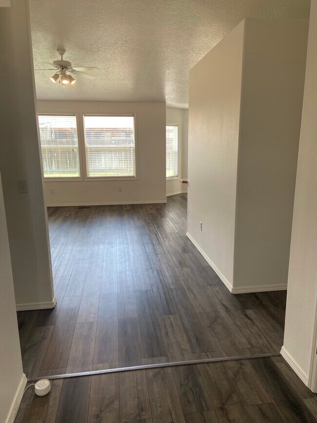 Building Photo - 1745 Challis Dr