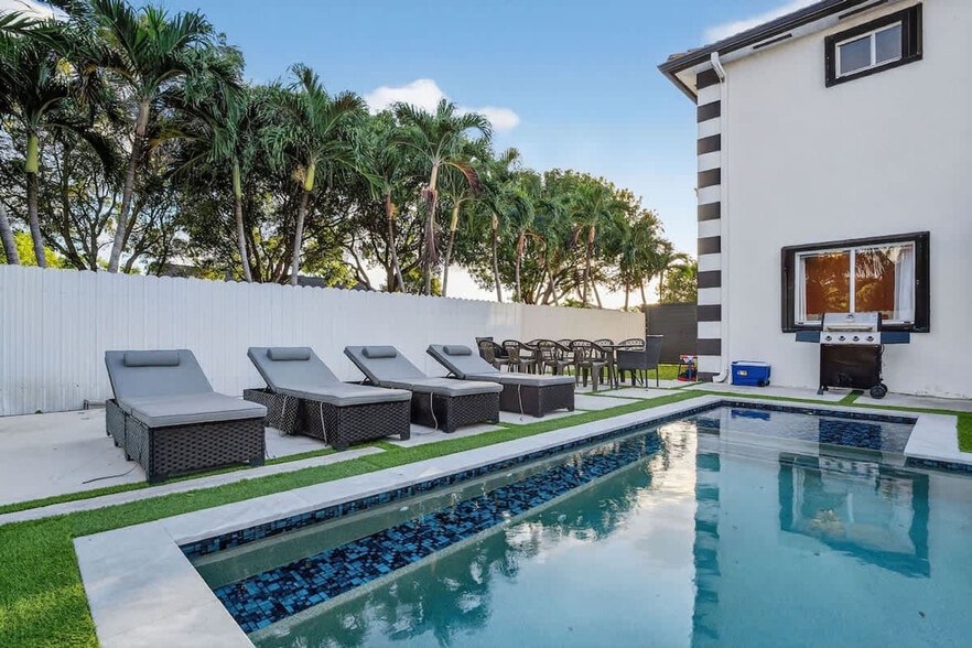 Building Photo - 5161 SW 159th Ct