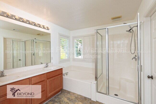 Building Photo - 120 Canyon Creek Way