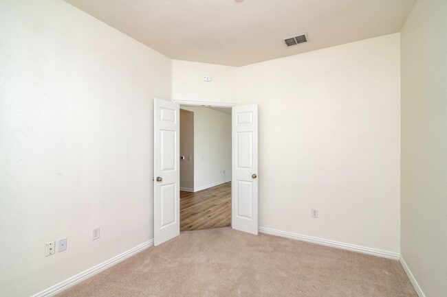 Building Photo - Townhome in Parker Estates!! READY for move in early June