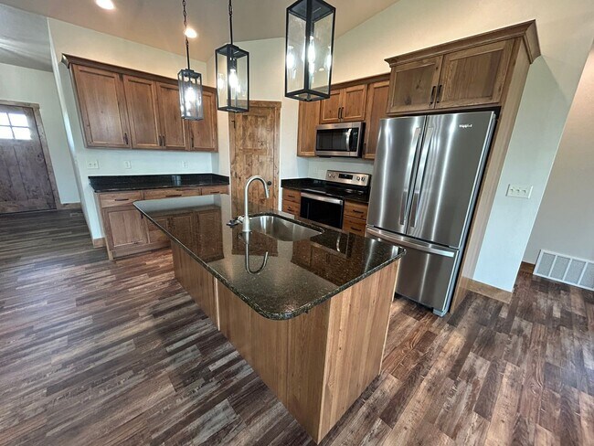 Building Photo - Beautiful Home in Rural Setting