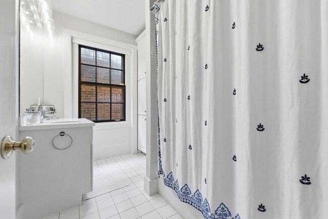 Building Photo - 50 River St