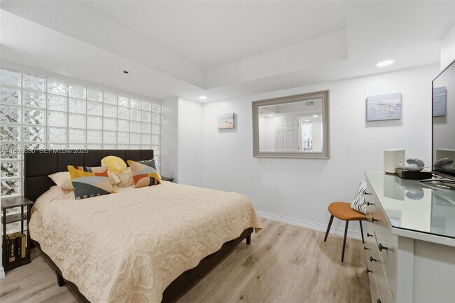 Building Photo - 1717 N Bayshore Dr