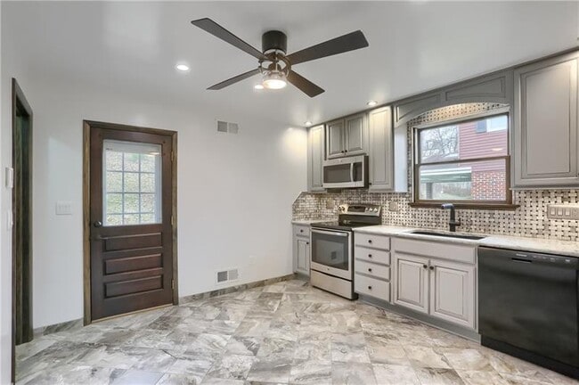 Building Photo - 316 Tarragonna St