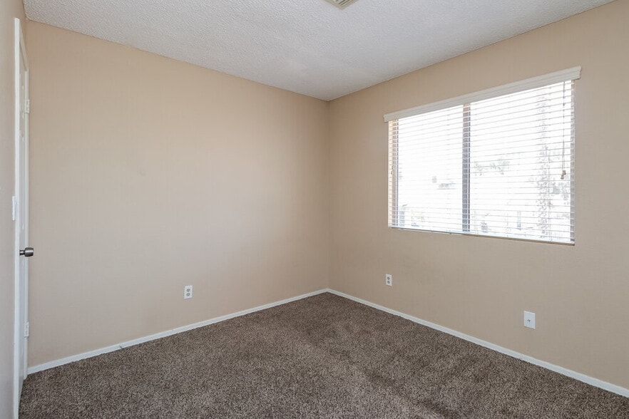 Building Photo - 4214 E Saltsage Dr