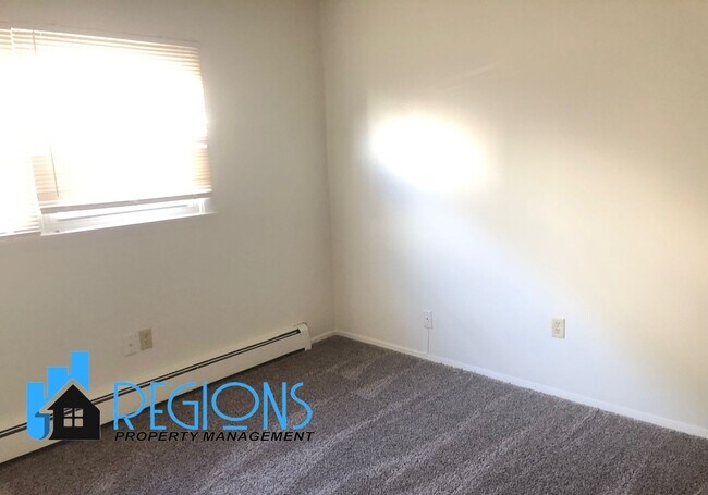 Building Photo - 824 E Washington St