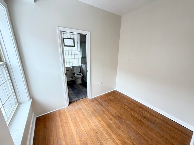 Building Photo - 5674 N Ridge Ave