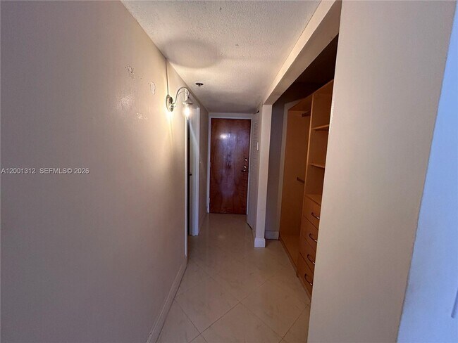 Building Photo - 7601 E Treasure Dr