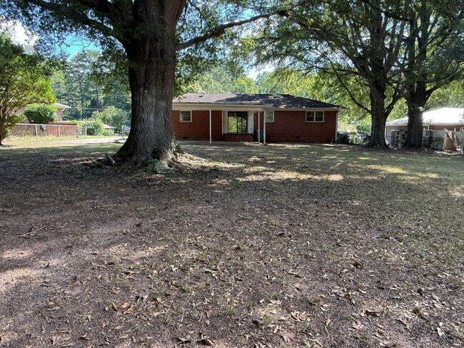 Building Photo - 1343 Oakdale Dr