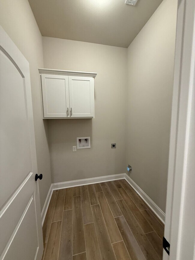 Building Photo - Move in Ready! Beautiful 3 Bedroom and 3 Baths New Construction Home