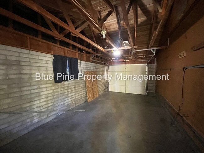 Building Photo - 611 Starlite Ave