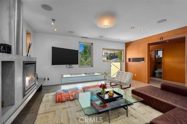 Building Photo - 604 33rd St