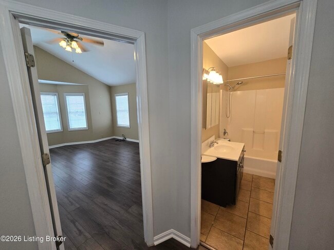 Building Photo - 2405 Blankenbaker Rd