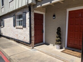 Building Photo - Central Austin Private Lifestyle!
