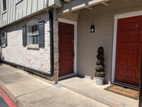 Building Photo - Central Austin Private Lifestyle!