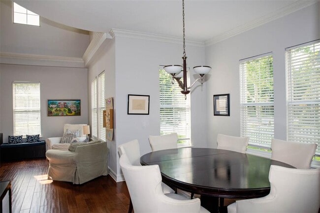 Building Photo - 411 Sycamore St