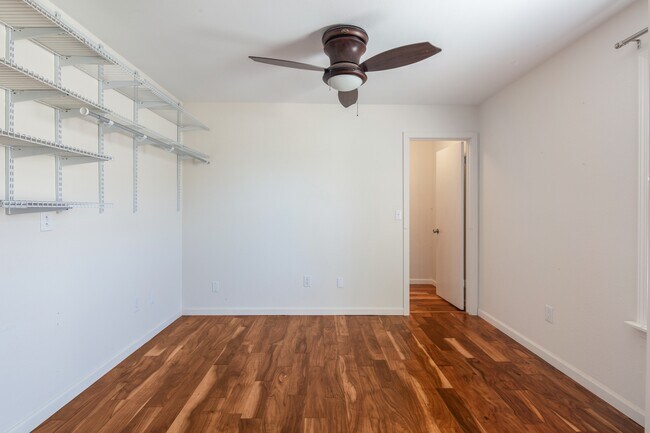 Building Photo - 512 Bluerock Dr