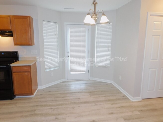 Building Photo - 807 Thorncroft Rd