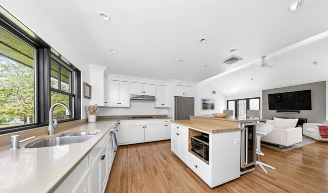 Building Photo - 24 Lilla Ln