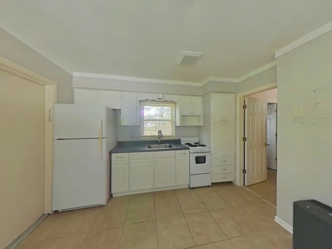 Building Photo - Available Now ~ Adorable Orlando Studio Apt