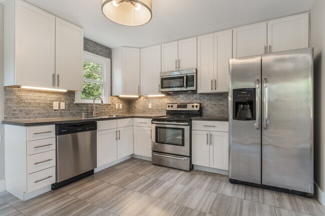 Building Photo - 2129 Crystal Dr