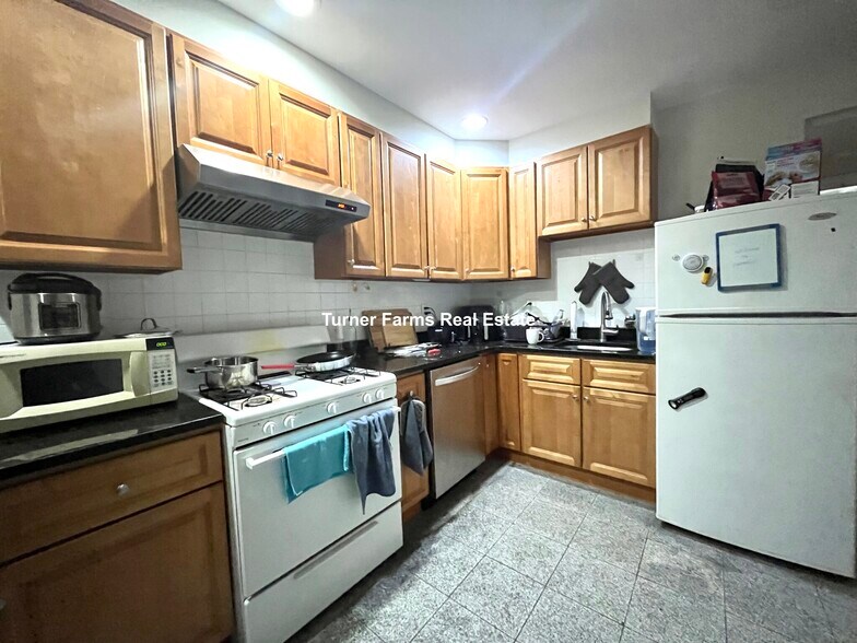 Building Photo - 179 Northampton St