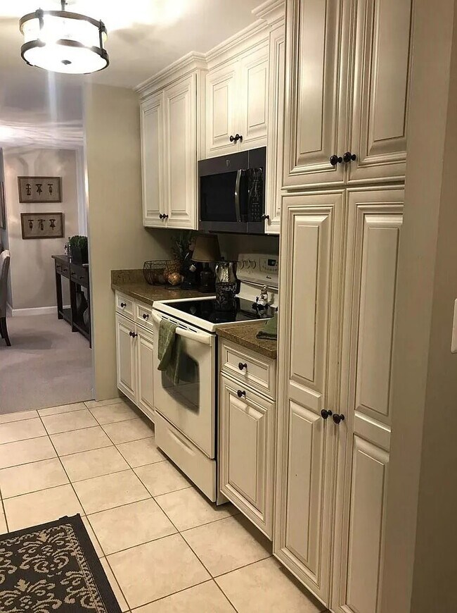 Building Photo - 501 Brook Village Rd