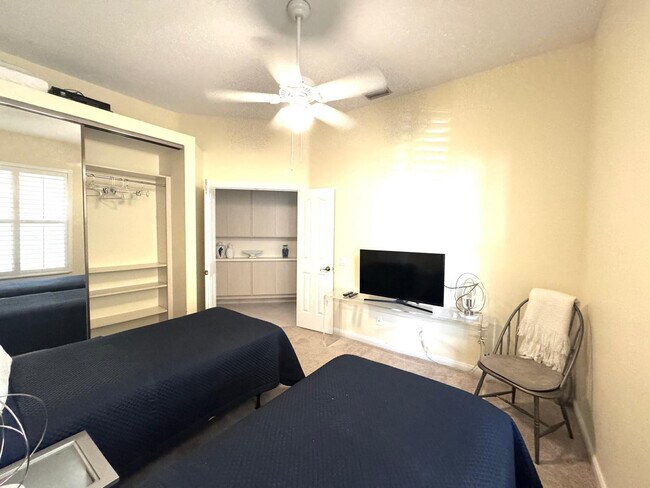 Building Photo - 2871 SW Brighton Way