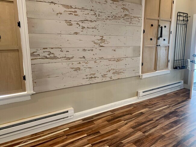 Building Photo - 1701 W Doe Run Rd