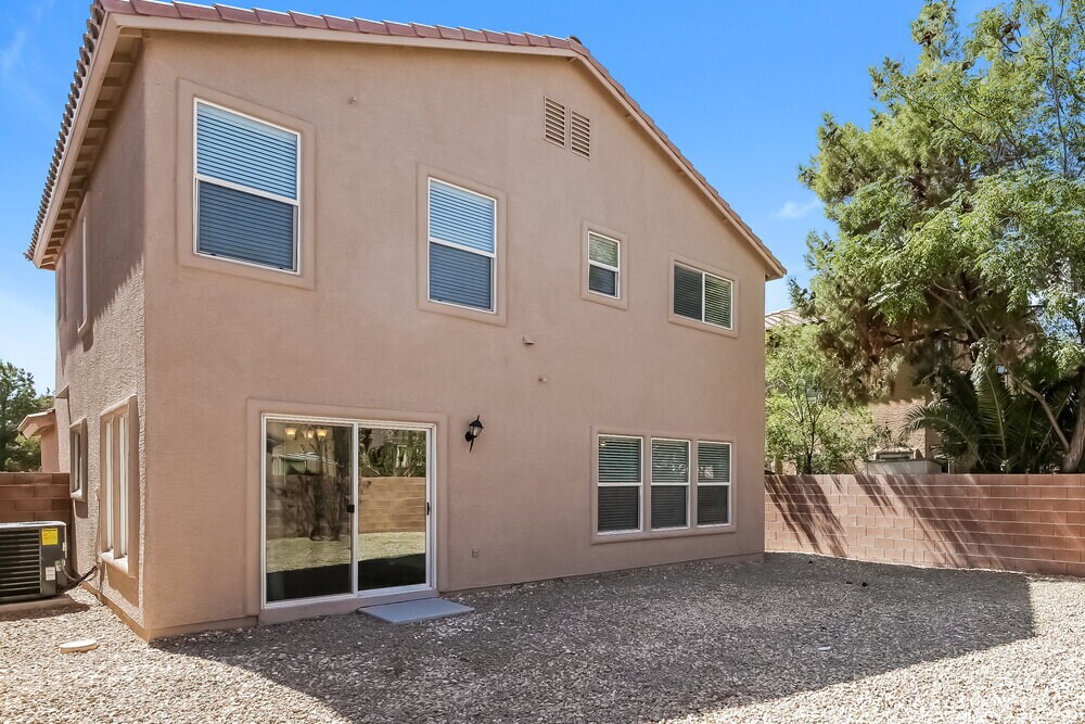 Building Photo - 2420 Cockatoo Dr