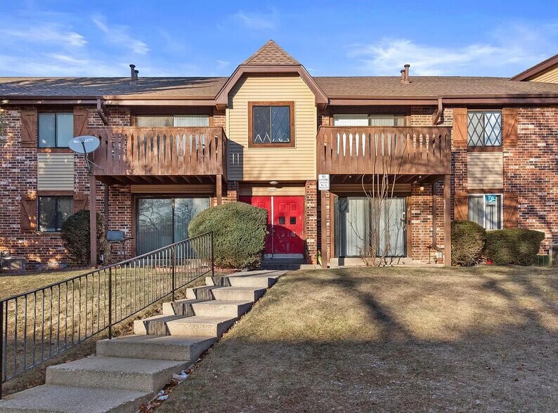 Building Photo - 6050 W Calumet Rd