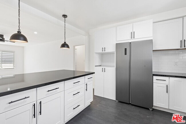 Building Photo - 25226 Loytan St
