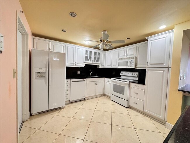 Building Photo - 1370 S Ocean Blvd