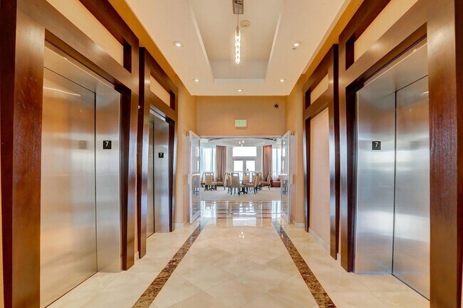 Building Photo - 315 NE 3rd Ave