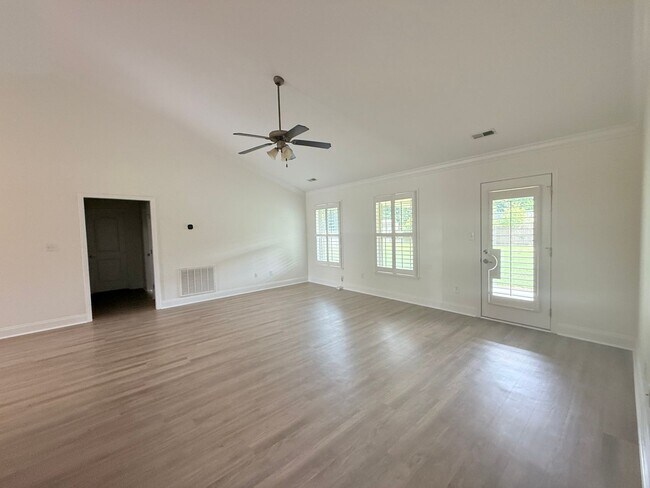 Building Photo - Stunning 3-Bedroom, 2-Bathroom Home in Mad...
