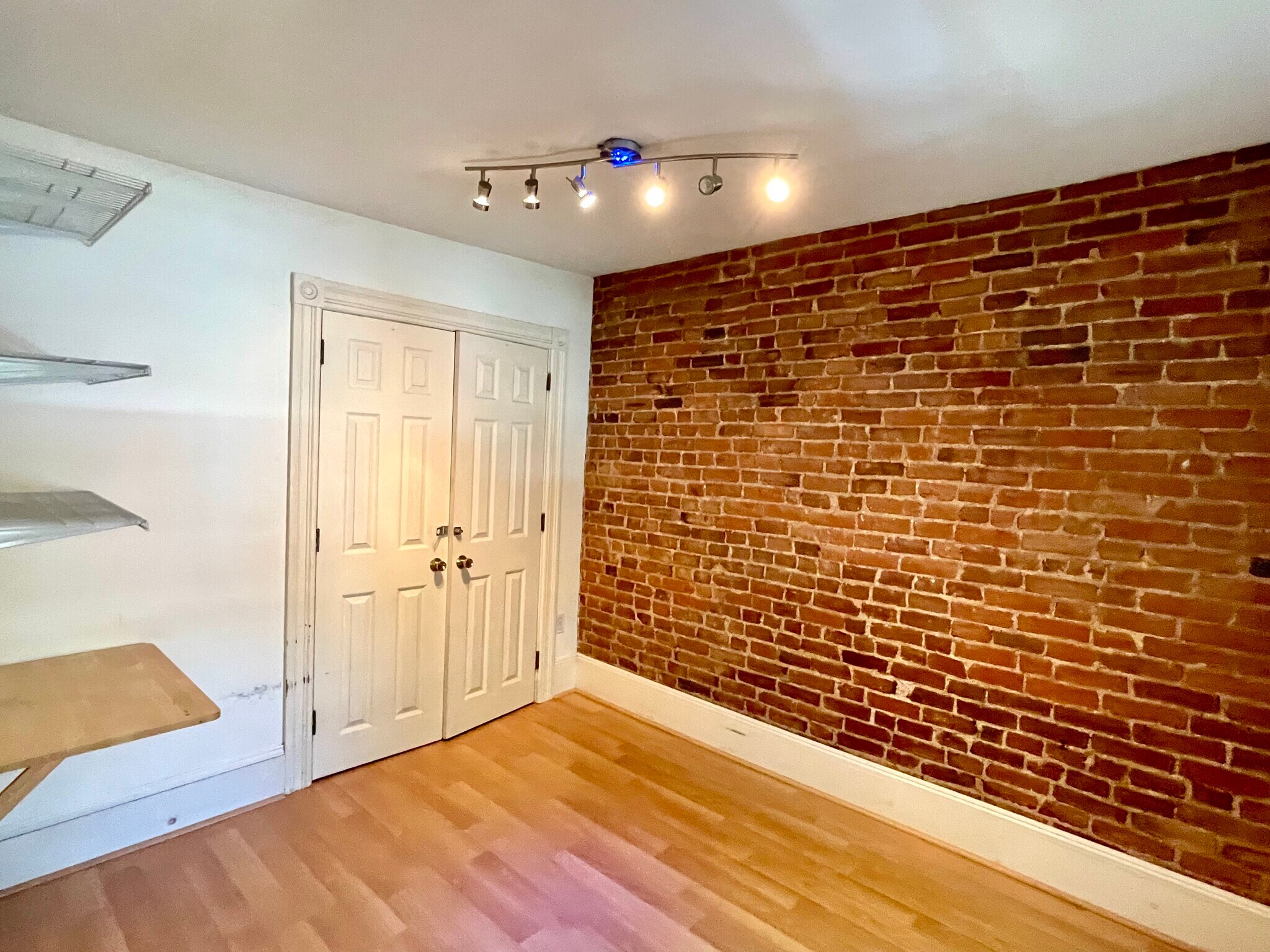 Building Photo - 14 Mead St