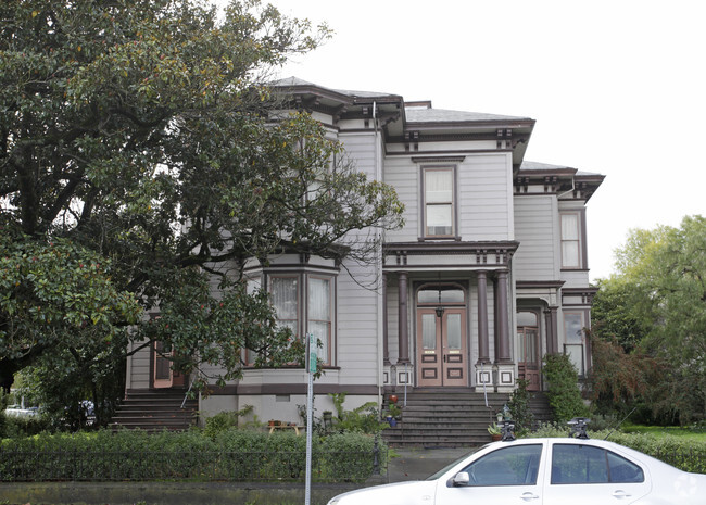 Building Photo - 222 4th St