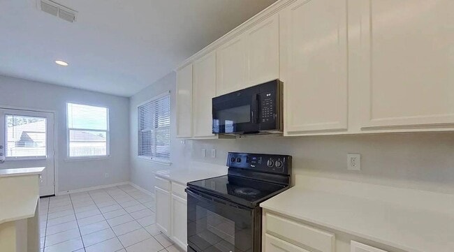 Building Photo - MOVE IN READY