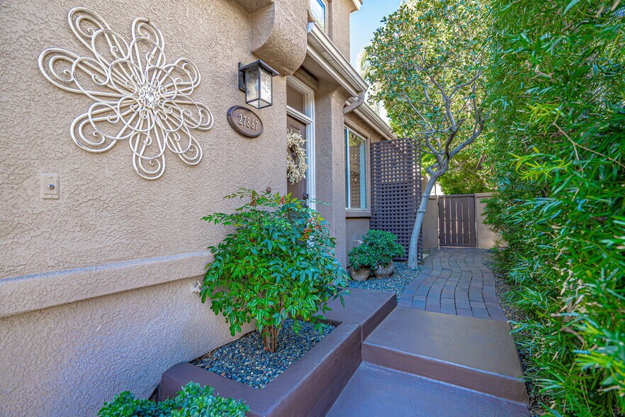 Building Photo - 27887 Skycrest Cir