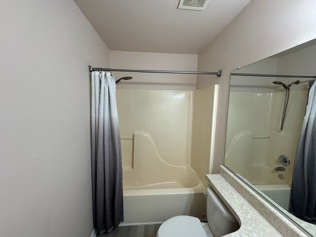 Building Photo - Introducing a charming home located in the heart of Suffolk ¨ASK ABOUT OUR ZERO DEPOSIT¨