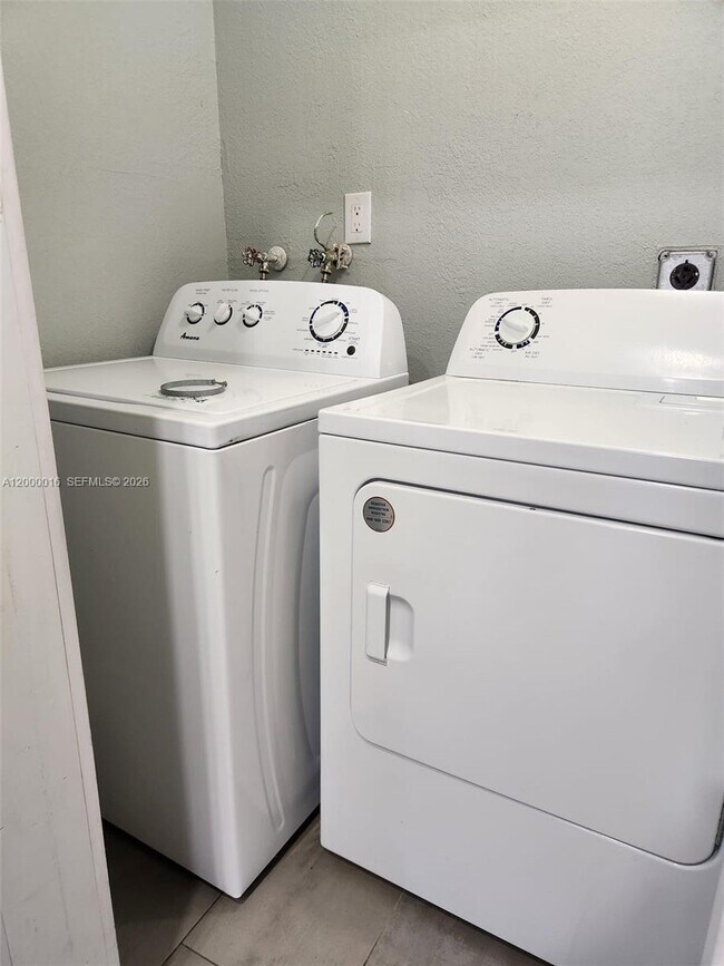 Building Photo - 210 NW 57th St