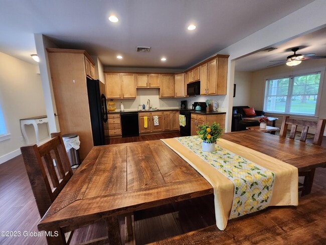 Building Photo - 48 Wright St